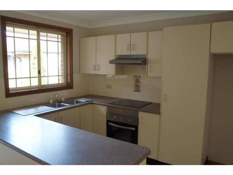 8/3 Carinya Place, Moorebank NSW 2170