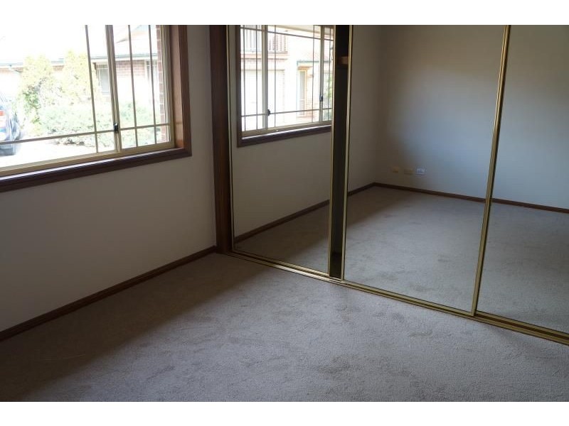 8/3 Carinya Place, Moorebank NSW 2170