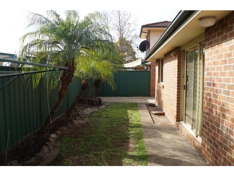 8/3 Carinya Place, Moorebank NSW 2170