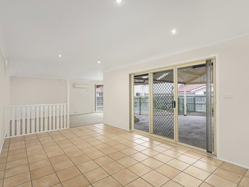 24 Castlerock Court, Wattle Grove NSW 2173