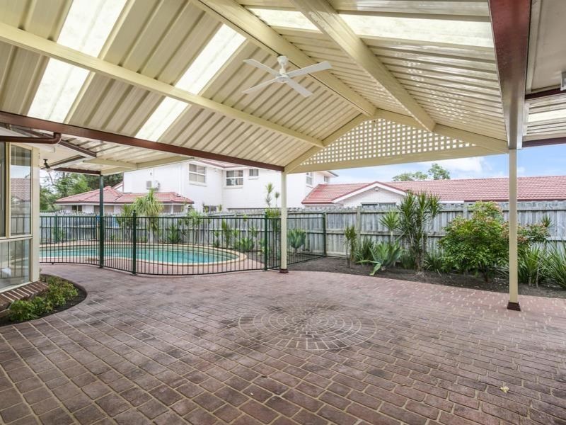 24 Castlerock Court, Wattle Grove NSW 2173