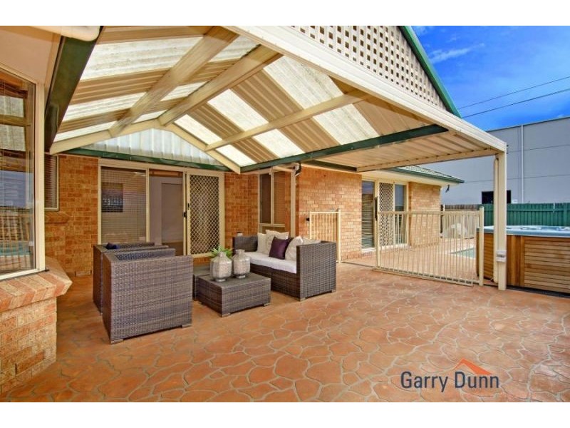14 Derwent Crt, Wattle Grove NSW 2173