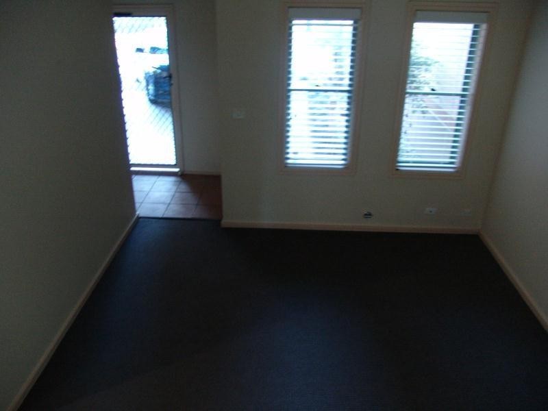 6/20 Continua Court, Wattle Grove NSW 2173