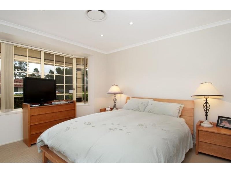 27 Burdekin Court, Wattle Grove NSW 2173