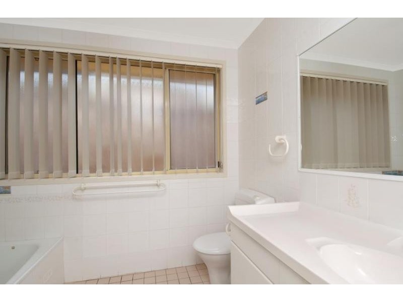 27 Burdekin Court, Wattle Grove NSW 2173