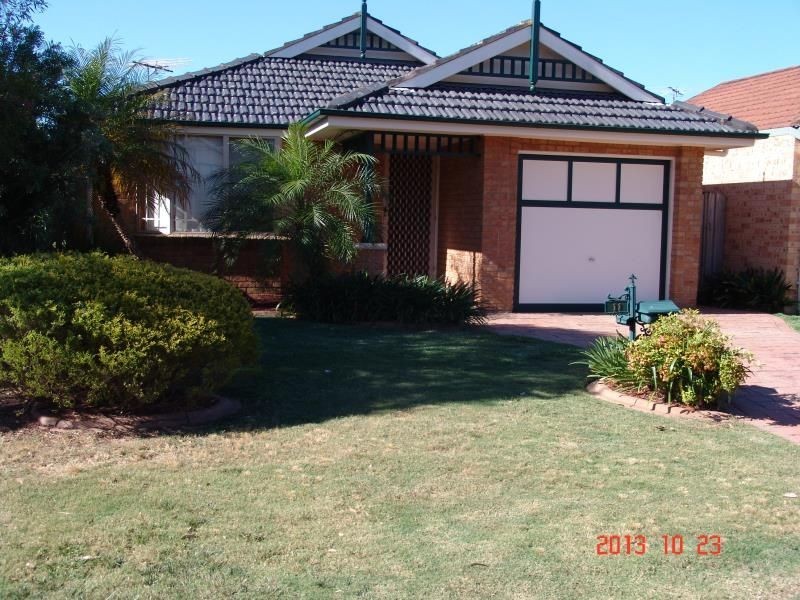 11 Kew Gardens Court, Wattle Grove NSW 2173