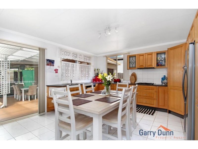 18 Dunrossil Ave, Casula NSW 2170