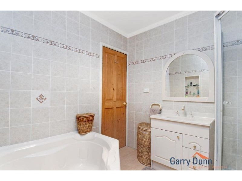 18 Dunrossil Ave, Casula NSW 2170