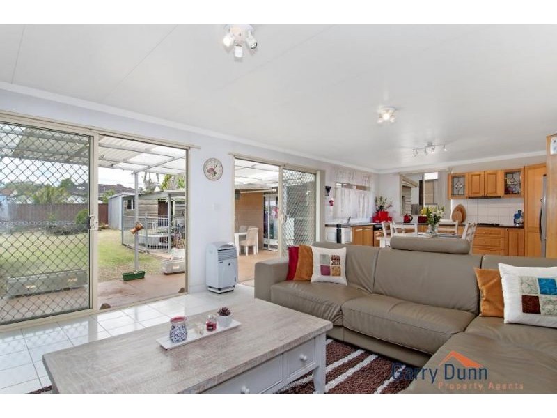 18 Dunrossil Ave, Casula NSW 2170