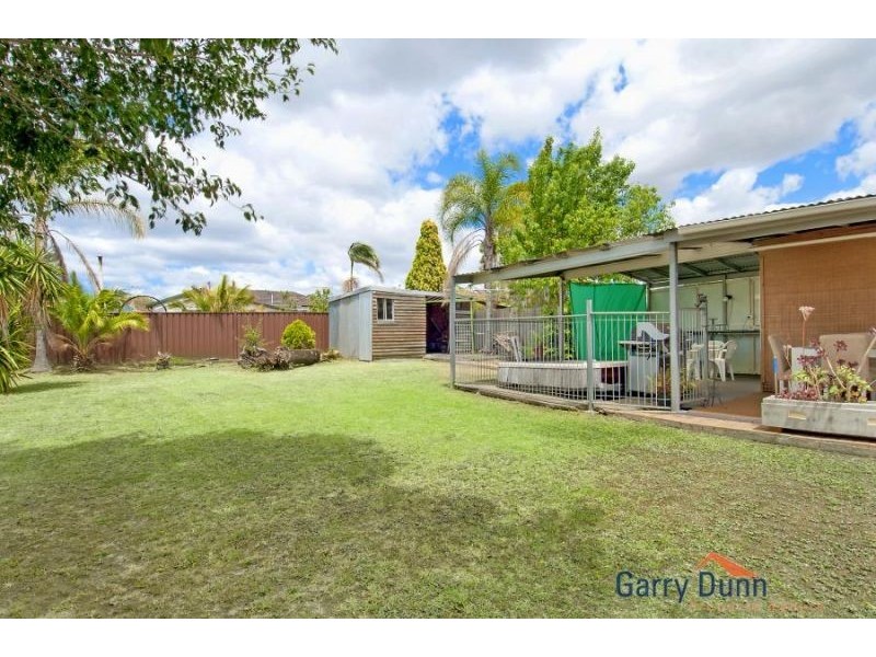 18 Dunrossil Ave, Casula NSW 2170