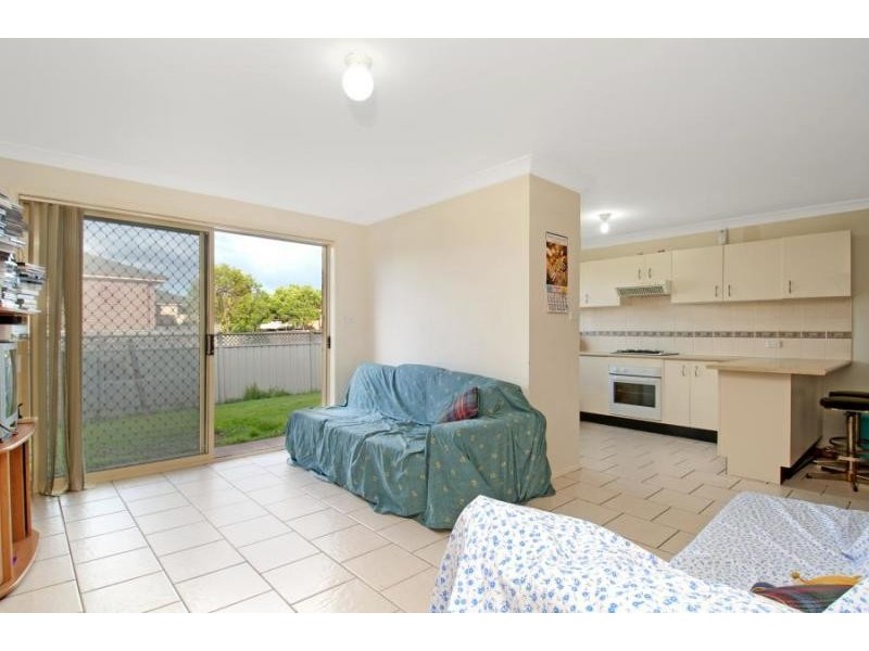 25 Minnamurra Cct, Prestons NSW 2170