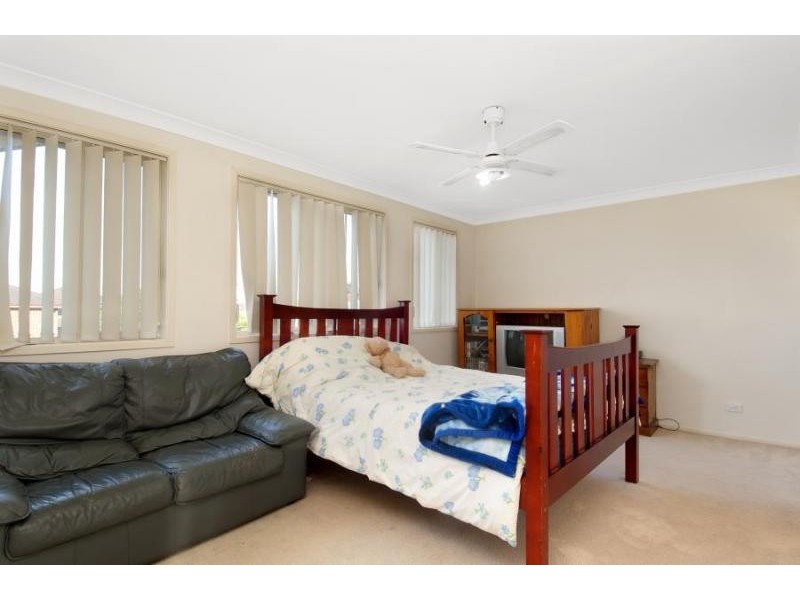 25 Minnamurra Cct, Prestons NSW 2170