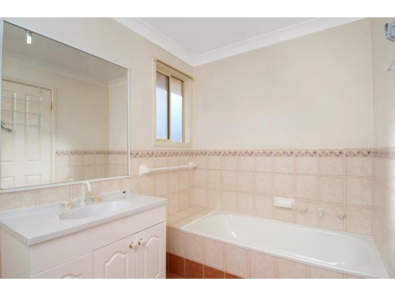 25 Minnamurra Cct, Prestons NSW 2170