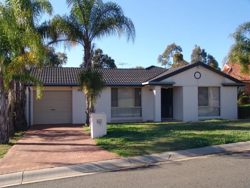 17 Slessor Place, Casula NSW 2170