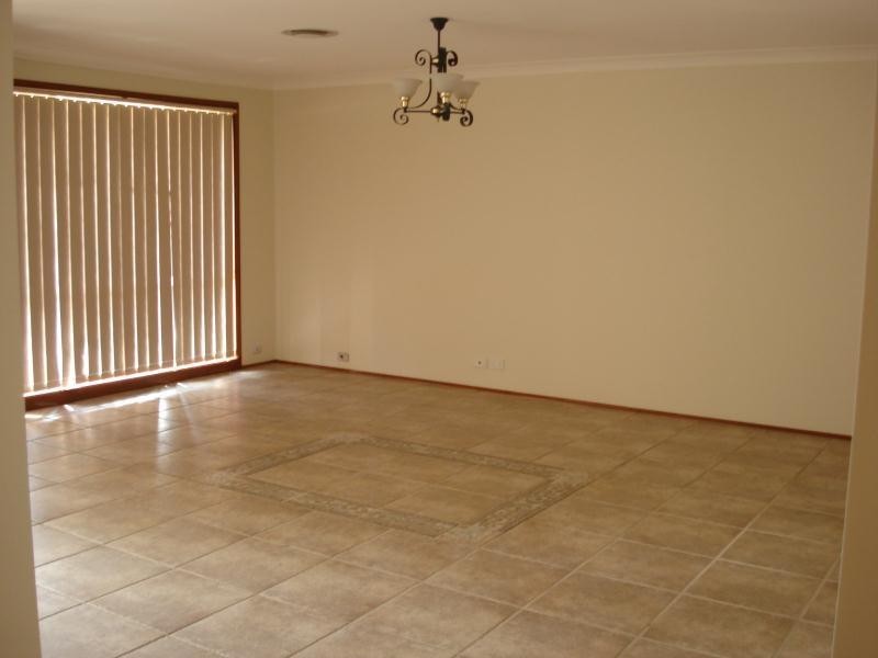 17 Slessor Place, Casula NSW 2170