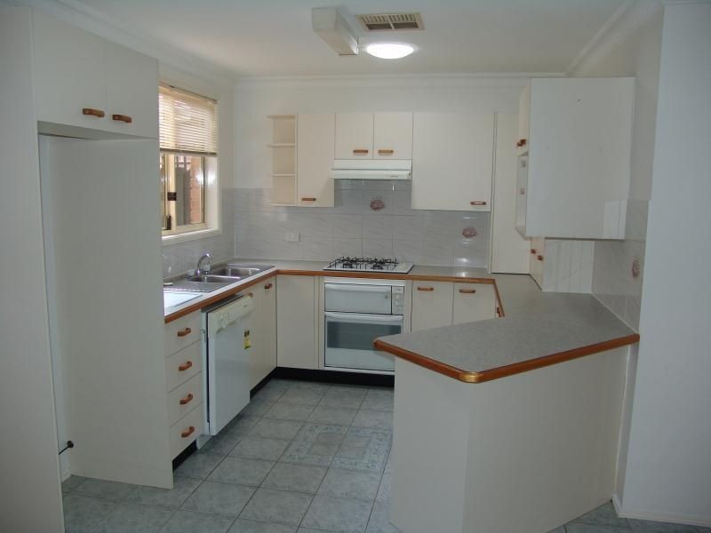 16 Warrego Court, Wattle Grove NSW 2173