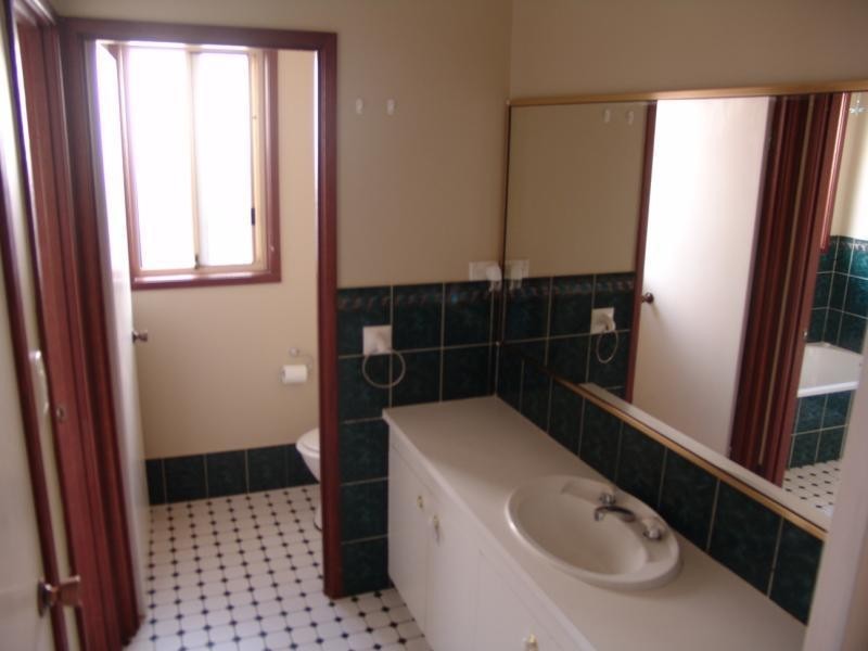 14 Esher Mews, Wattle Grove NSW 2173