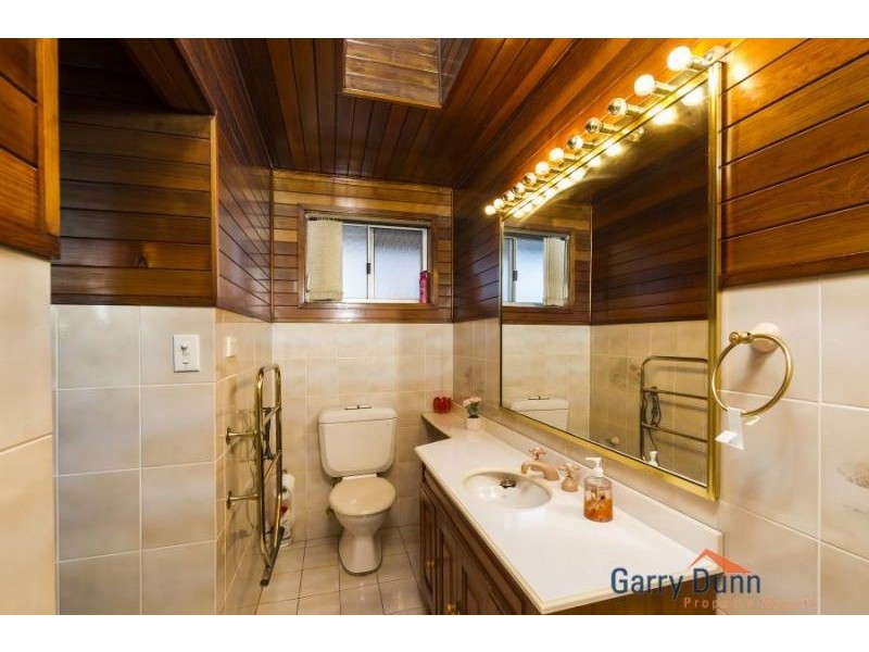 9 Renton Ave, Moorebank NSW 2170