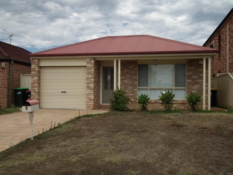7 Chauvel Avenue, Wattle Grove NSW 2173