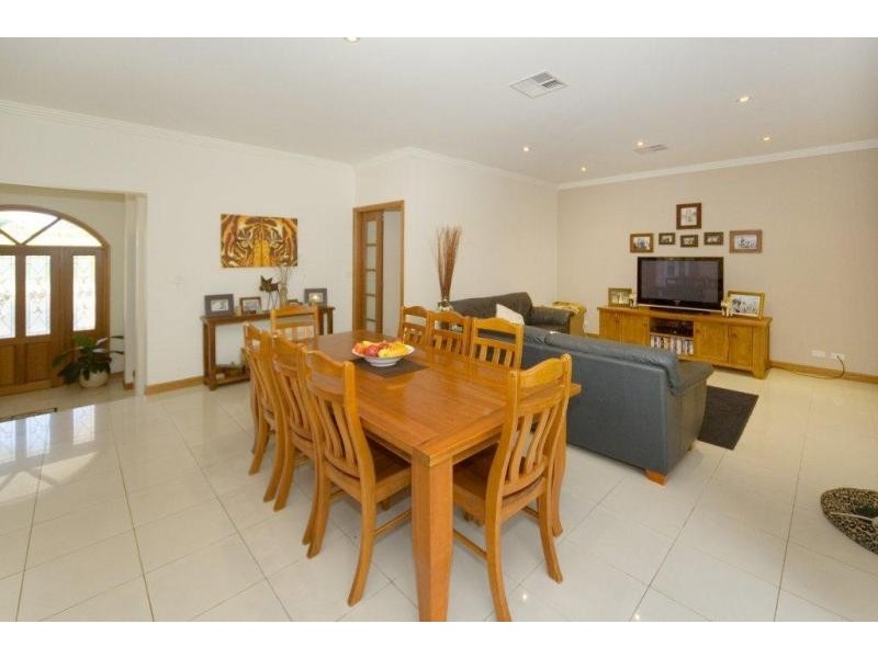 115 Denham Court Rd, Denham Court NSW 2565