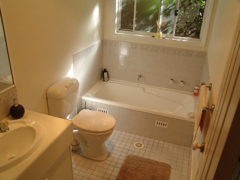 31 Wombeyan Court, Wattle Grove NSW 2173