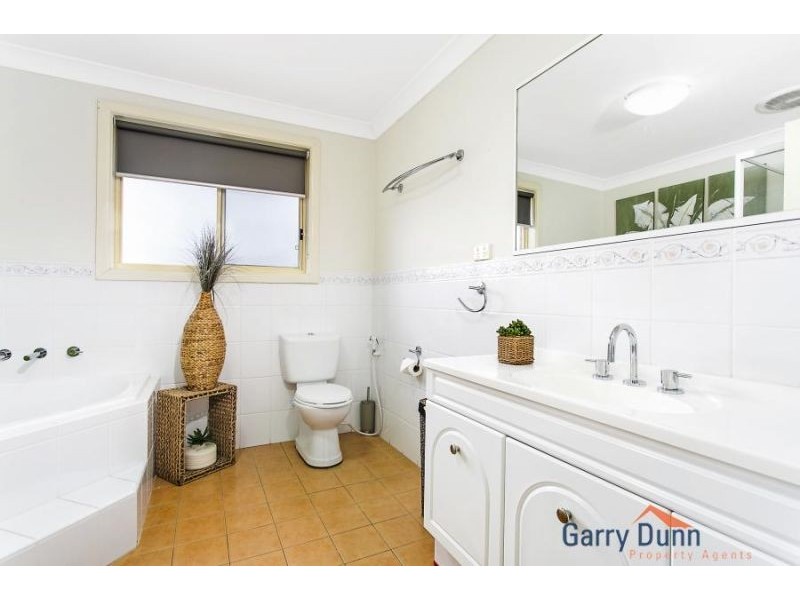 4 Gentle Close, Casula NSW 2170