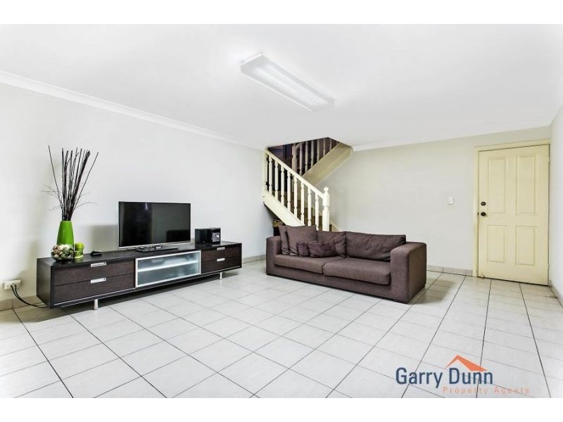 4 Gentle Close, Casula NSW 2170