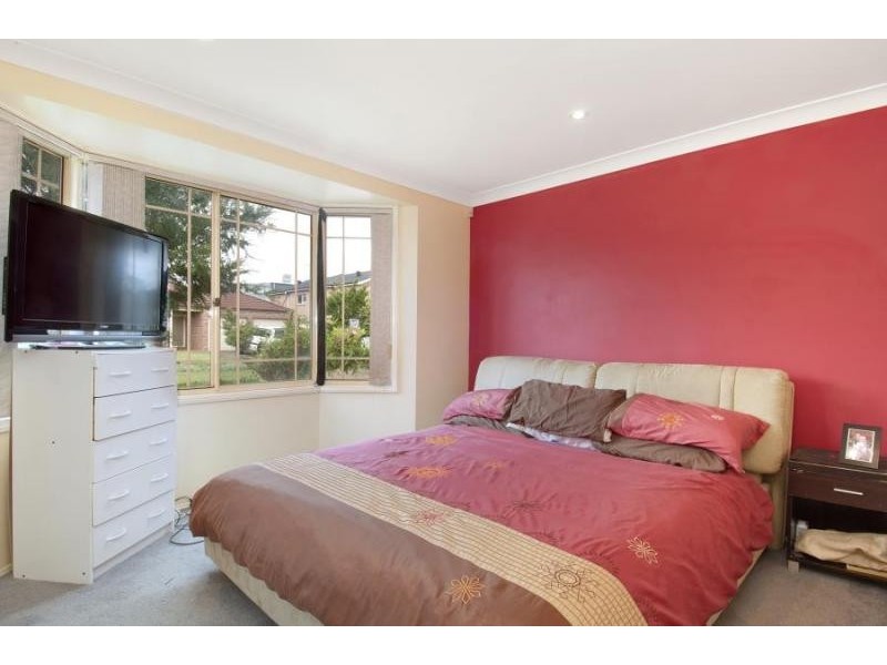 10 Collie Crt, Wattle Grove NSW 2173