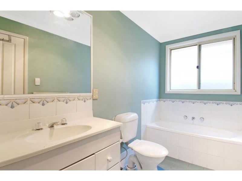 10 Collie Crt, Wattle Grove NSW 2173