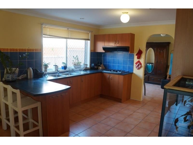 6 Mariala Court, Wattle Grove NSW 2173