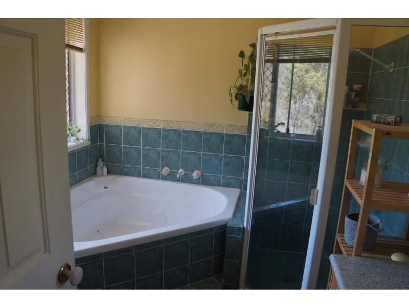 6 Mariala Court, Wattle Grove NSW 2173