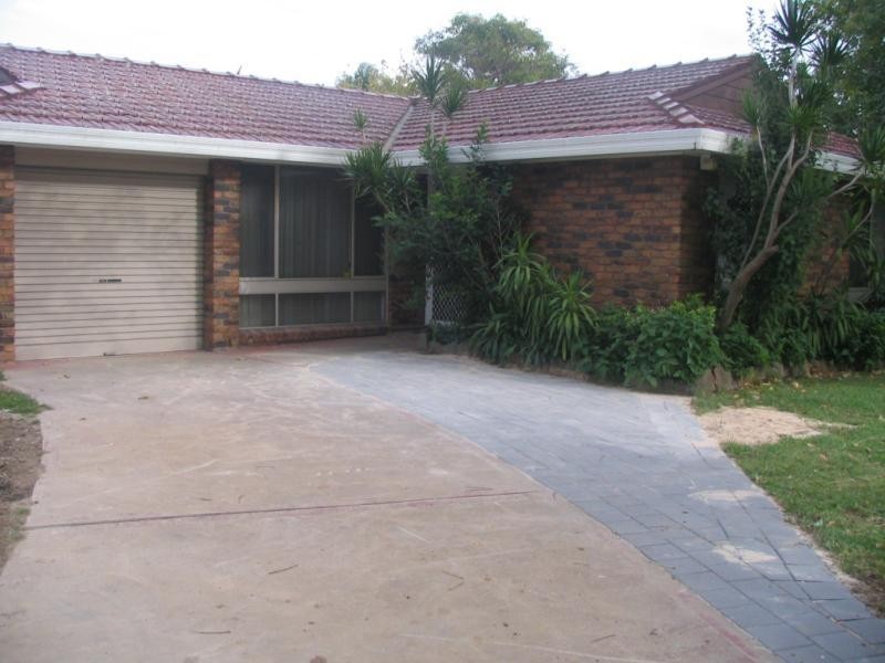 16 Governor Macquarie Drive, Chipping Norton NSW 2170