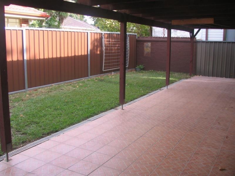 16 Governor Macquarie Drive, Chipping Norton NSW 2170