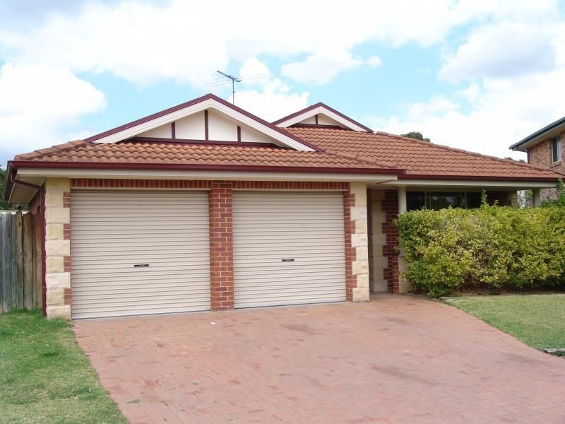 33 Lyndhurst Court, Wattle Grove NSW 2173