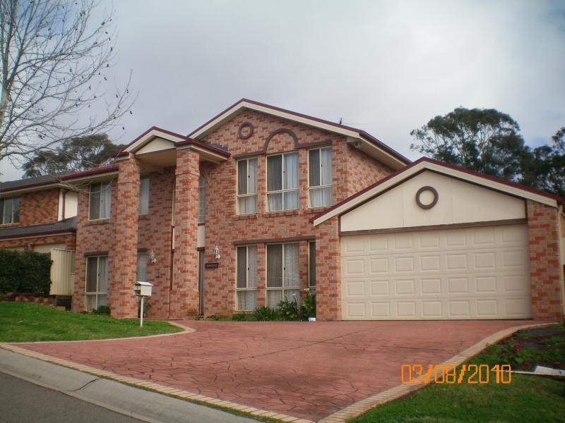6 Whiteley Close, Casula NSW 2170