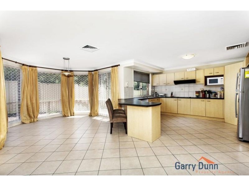 6 Whiteley Close, Casula NSW 2170