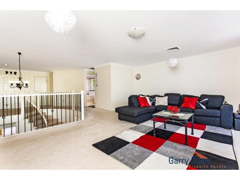 6 Whiteley Close, Casula NSW 2170