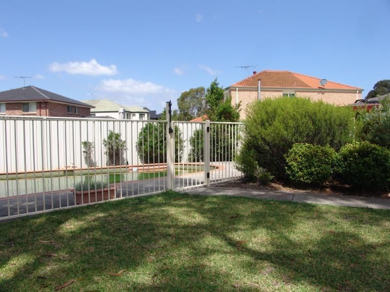 9 Angophora Court, Voyager Point NSW 2172