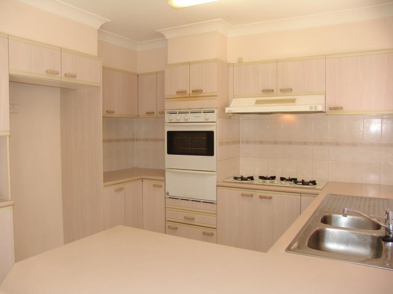 11 Banyule Court, Wattle Grove NSW 2173