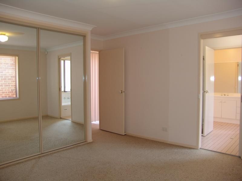 11 Banyule Court, Wattle Grove NSW 2173