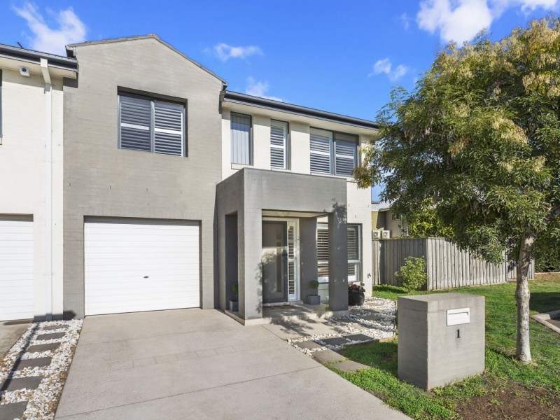 1 Whitfield Pde, Hammondville NSW 2170