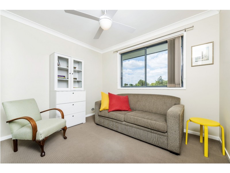 5 Whitfield Parade, Hammondville NSW 2170