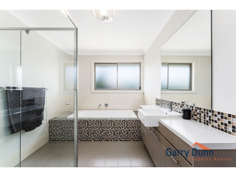 5 McKinnon Close, Holsworthy NSW 2173