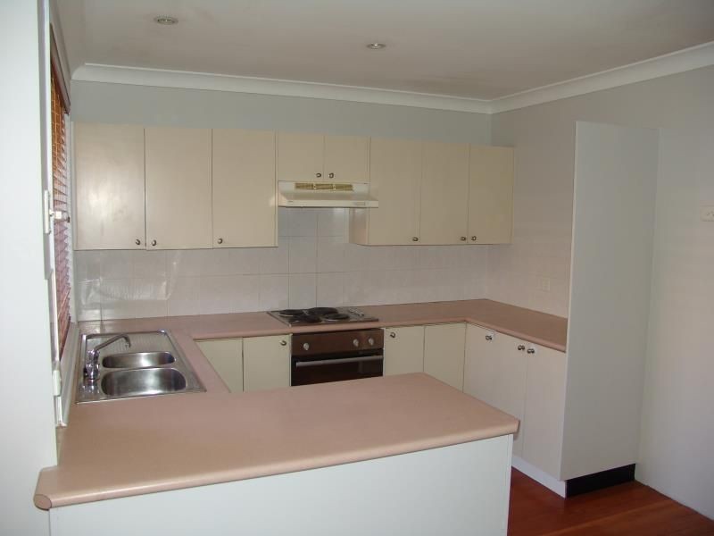 6 Alexandrina Court, Wattle Grove NSW 2173