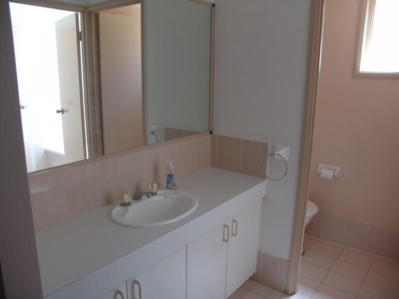 6 Alexandrina Court, Wattle Grove NSW 2173