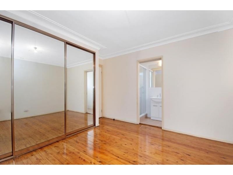 2 Munroe Pl, Hammondville NSW 2170