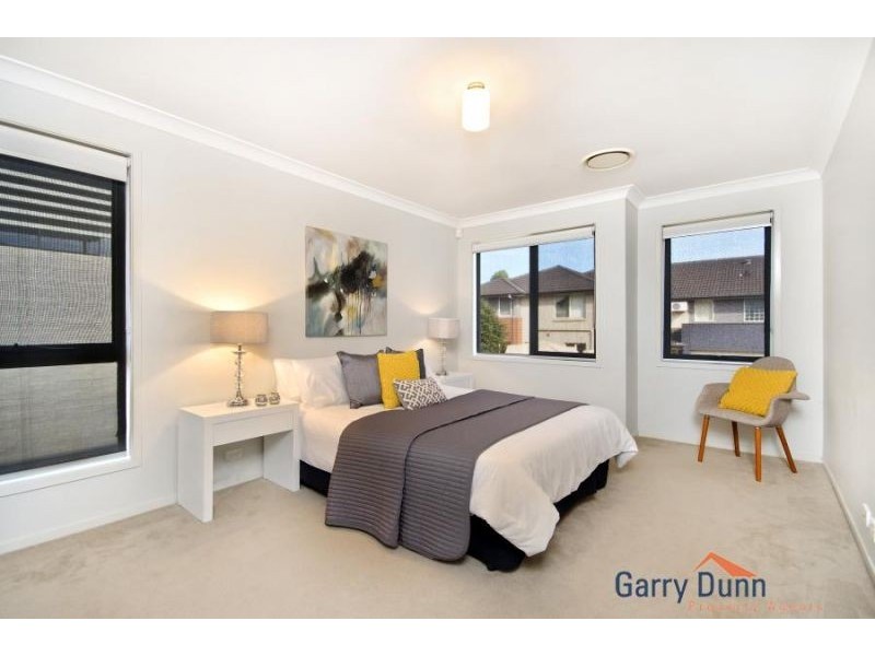 16 Margate Ave, Holsworthy NSW 2173