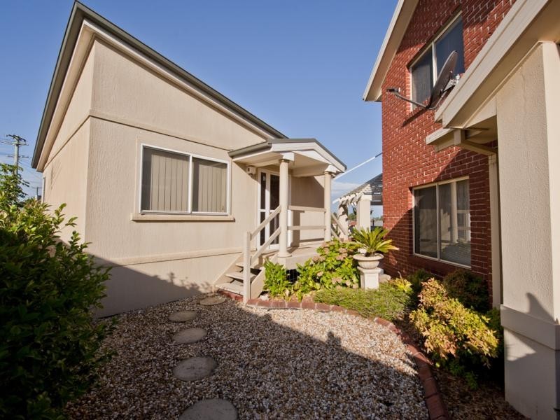 9 Kane Place, Casula NSW 2170