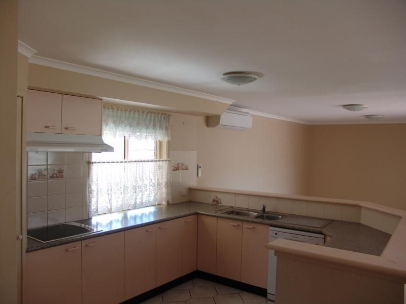 2 Elderslie Court, Wattle Grove NSW 2173