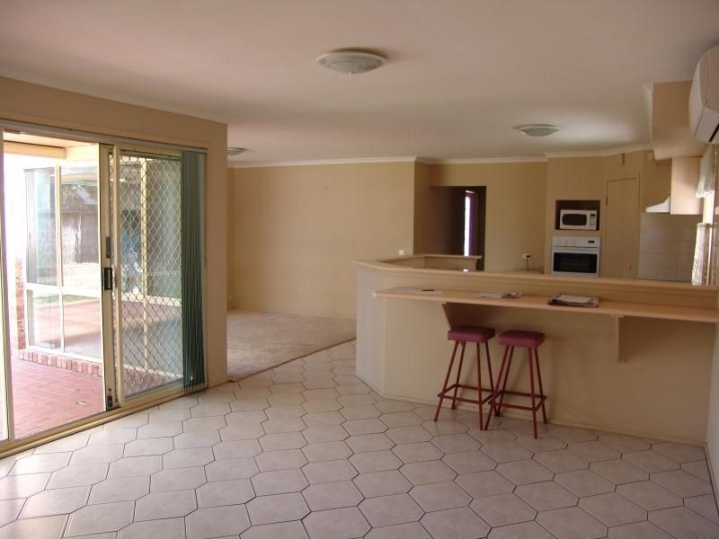 2 Elderslie Court, Wattle Grove NSW 2173